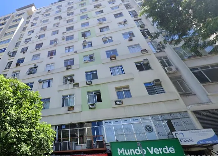 Studio completo no Catete, em andar alto, com vista livre , próximo Metrô e praia do Flamengo, ar , wifi, tv, pauloangerami RC214 Rio de Janeiro